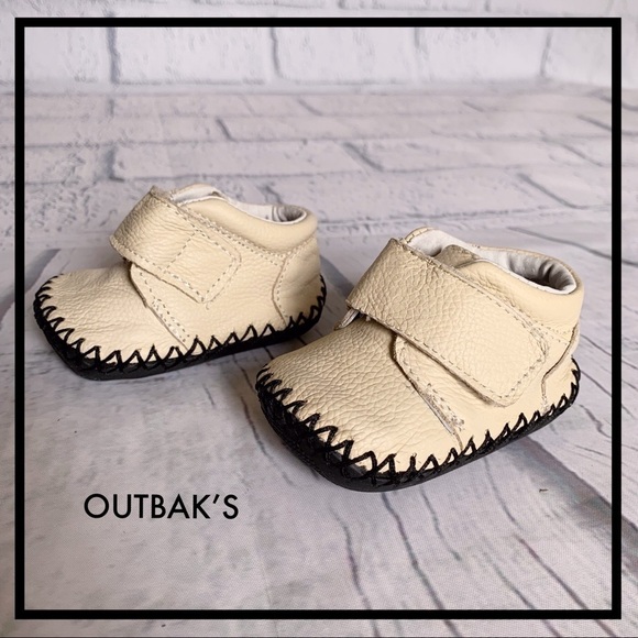 OUTBAK’S Ivory Leather Infant Crib Mocassins - Picture 1 of 6